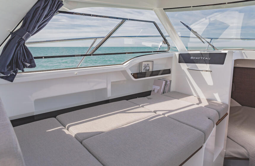 beneteau boats antares 8 OB bench