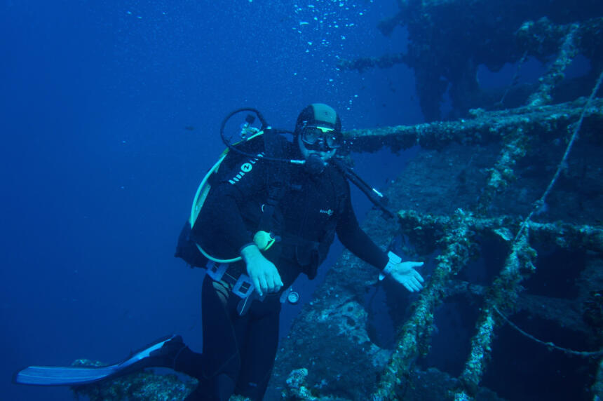 diving-in-komiza-vis-island