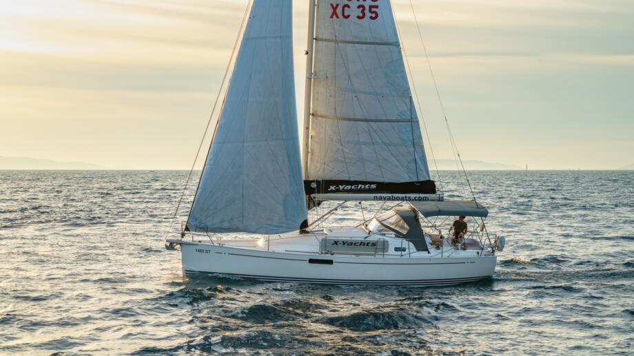 Easy-sailing-aboard-xc-35-yoga-cruise