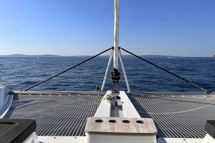 horizon from a catamaran great way to combat seasickness