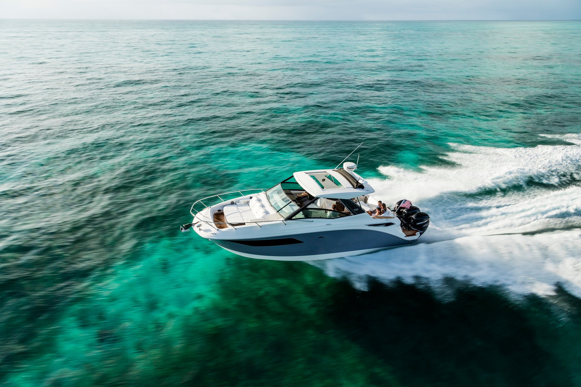 Sea-Ray-Sundancer-320-OB-in-navigation