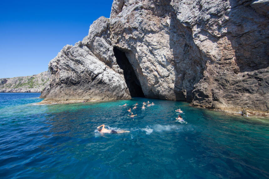 Bisevo-Vis-island-monk-seal-cave