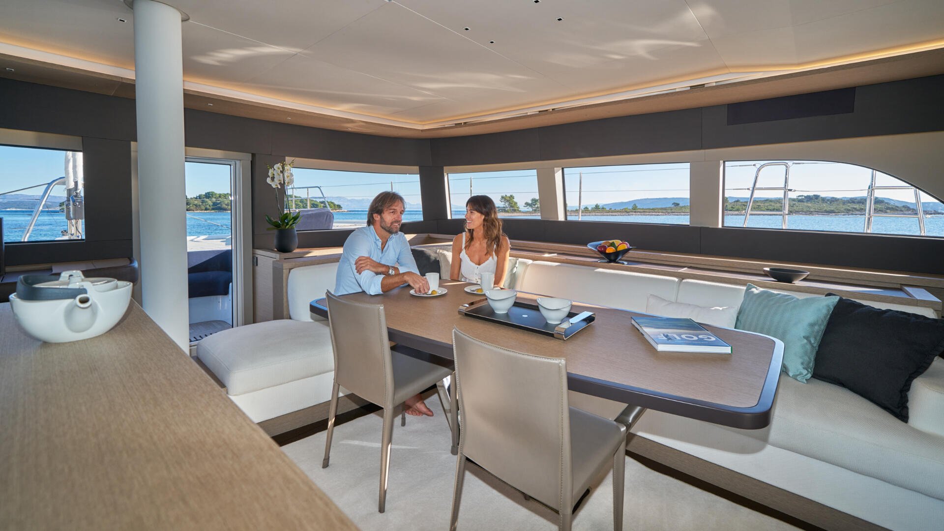 boat-charter-relax