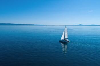 first-time-sailing-catamaran-heading-for-the-horizon
