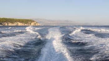 smooth-engine-running-making-waves