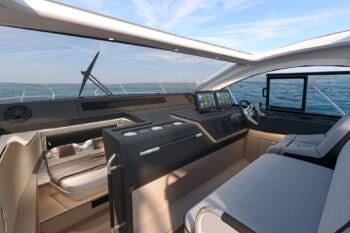 gran-turismo-40-helm-interior