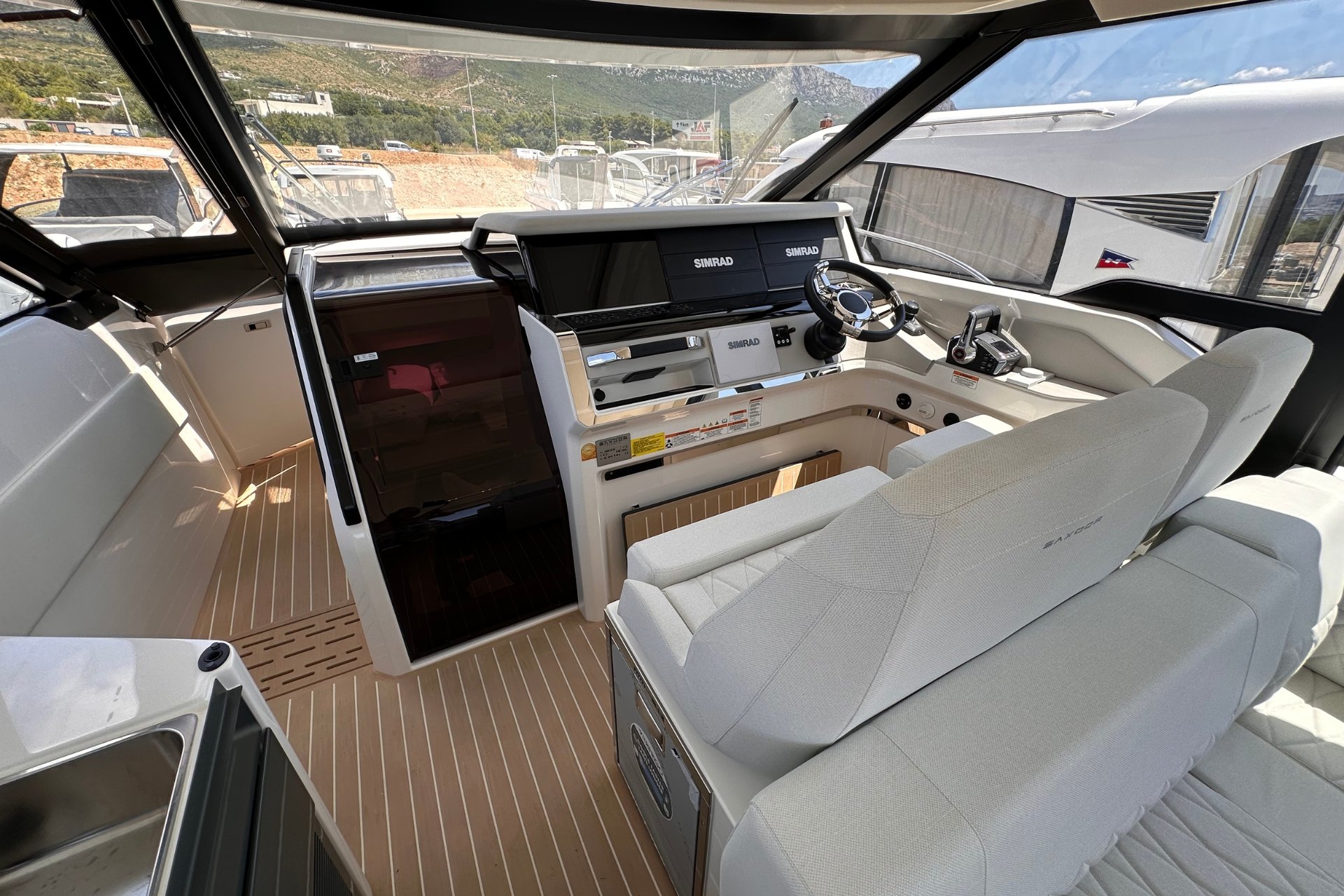 saxdor-400-gtc-view-of-helm