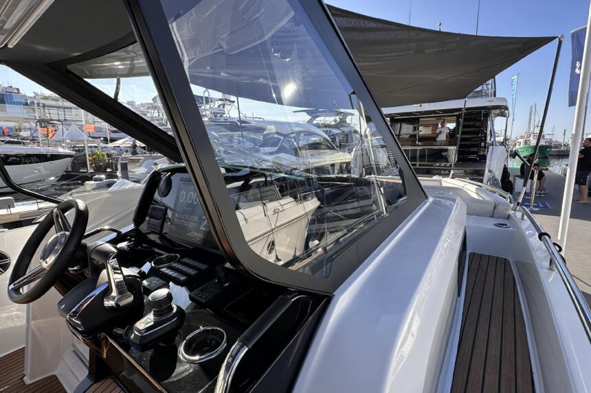 gran turismo 35 OB na Cannes Yachting Festivalu