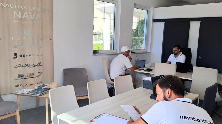 rogoznica charter base office